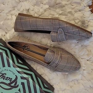 Trary gray plaid loafers pointed toe flats classic comfortable Size 7 New…